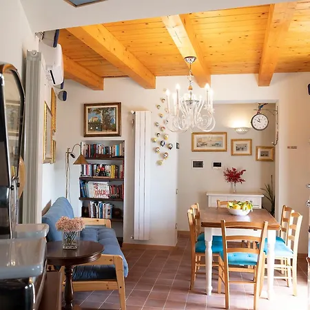 The House Of Flowers * Vietri